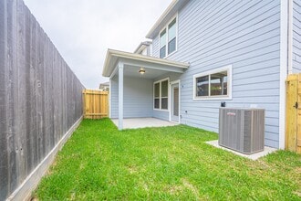 10303 Harmon Smith Dr. in Houston, TX - Building Photo - Building Photo
