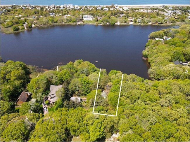 8515 Soundview Ave in Southold, NY - Building Photo - Building Photo