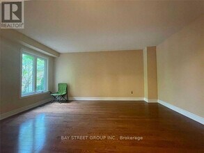 1028 Bridlewood Trail in Oakville, ON - Building Photo - Building Photo