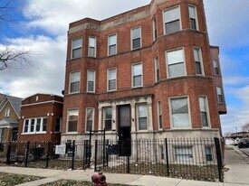 2300 S Ridgeway Ave in Chicago, IL - Building Photo