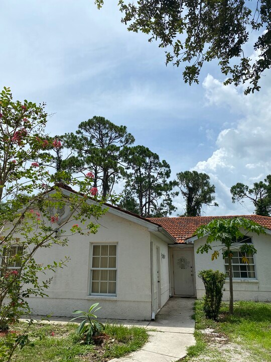 11812 D Allyon Dr in North Port, FL - Building Photo