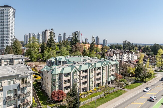 Melrose Gardens in Surrey, BC - Building Photo - Building Photo