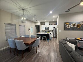 504 Graneros Ave in Laredo, TX - Building Photo - Building Photo