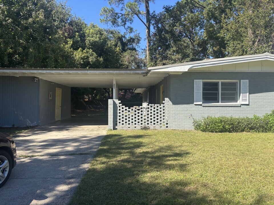 3247 Wisteria Ave in Brunswick, GA - Building Photo