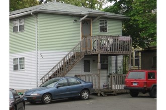 449-451 Main St in East Haven, CT - Foto de edificio - Building Photo