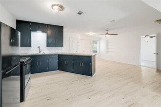 18502 E Lakeview Dr in Jonestown, TX - Building Photo - Building Photo