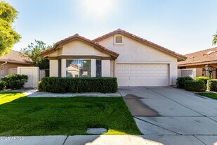 8829 E Riviera Dr in Scottsdale, AZ - Building Photo