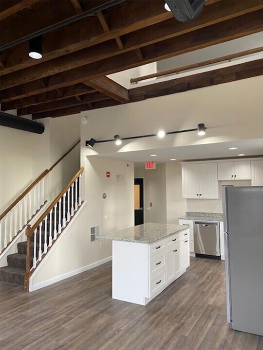 1181 Elm St in Manchester, NH - Building Photo