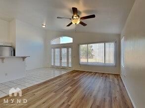 4708 N 89th Dr in Phoenix, AZ - Foto de edificio - Building Photo