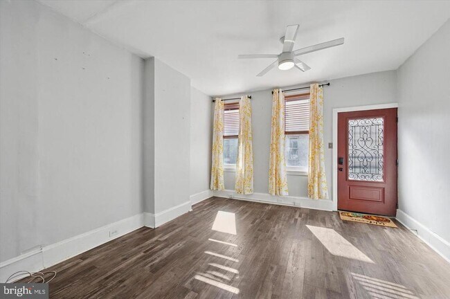 1039 W Russell St in Philadelphia, PA - Building Photo - Building Photo