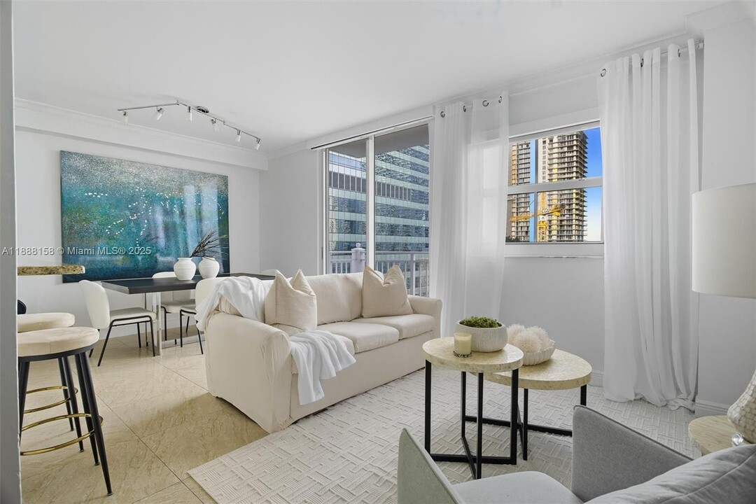 185 SE 14th Terrace in Miami, FL - Building Photo