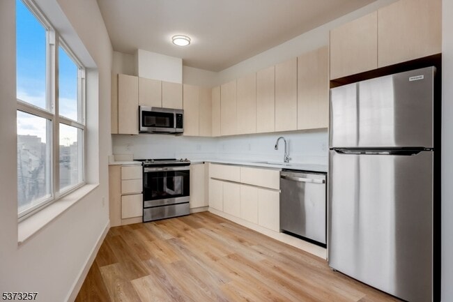 48 Chadwick St in Paterson, NJ - Foto de edificio - Building Photo