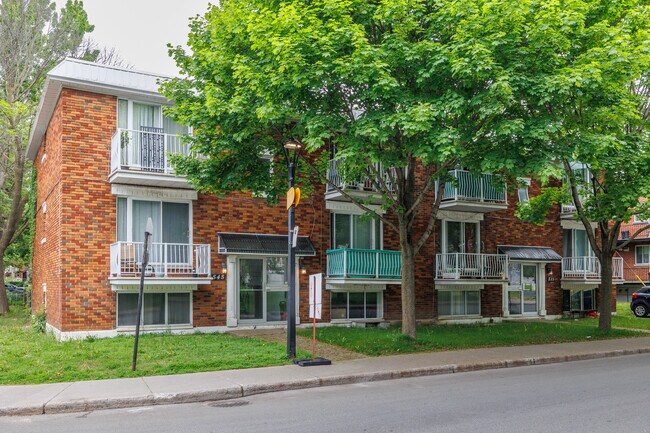 545 Fleury Rue O in Montréal, QC - Building Photo - Primary Photo