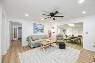 2261 11th St N in Naples, FL - Building Photo - Building Photo