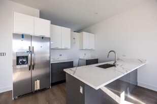 2920 W Belmont Ave in Chicago, IL - Building Photo