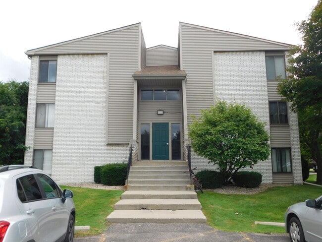 31993 W 12 Mile Rd in Farmington Hills, MI - Foto de edificio - Building Photo