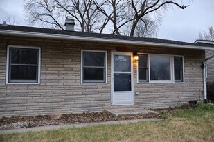 202 E Streamwood Blvd in Streamwood, IL - Building Photo