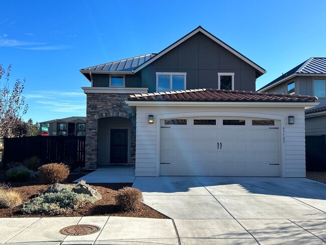 63123 NW Via Cambria in Bend, OR - Building Photo - Building Photo