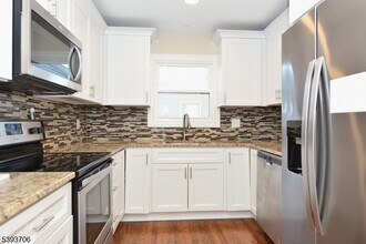 105 Parkway in Rochelle Park, NJ - Building Photo - Building Photo