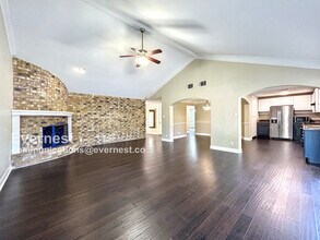 2701 Deeringhill Dr in Austin, TX - Foto de edificio - Building Photo
