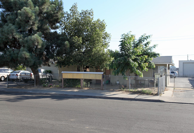 140 S O St in Dinuba, CA - Building Photo - Building Photo