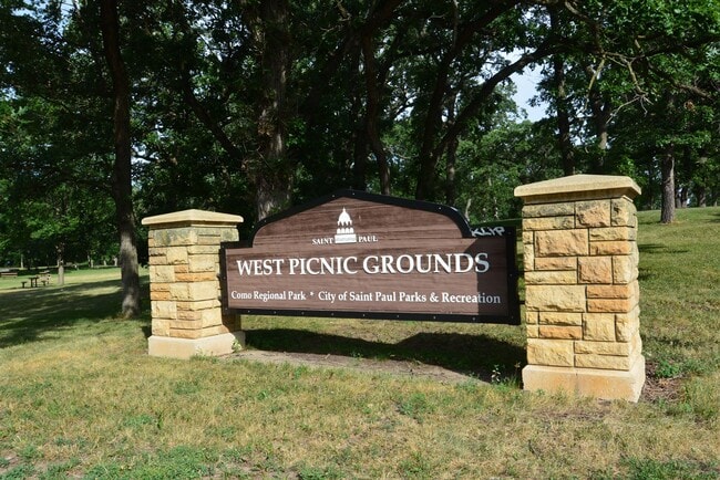 1366 Pascal St, Unit B in St. Paul, MN - Building Photo - Building Photo