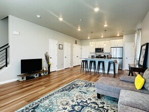 33 N Riverside Dr in Saratoga Springs, UT - Building Photo - Building Photo