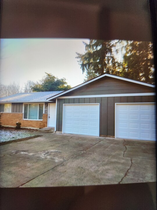 10913 74th Ave E in Puyallup, WA - Building Photo