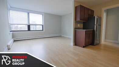 429 W Wellington Ave, Unit 10E in Chicago, IL - Building Photo - Building Photo