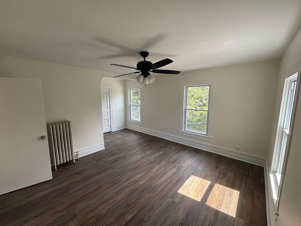 438 S 1st St, Unit 2F in West Dundee, IL - Foto de edificio