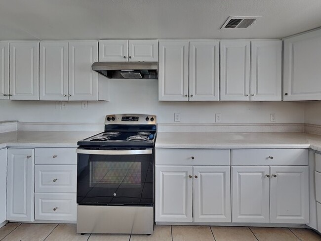 5116 E 28th Ave in Tampa, FL - Foto de edificio - Building Photo