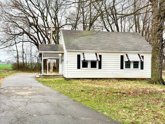 property at 811 Pembroke Oak Grove Rd