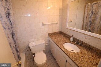 5101 Crossfield Ct-Unit -356 in Rockville, MD - Building Photo - Building Photo