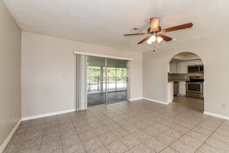1705 SE 8th Terrace in Cape Coral, FL - Foto de edificio - Building Photo