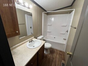 188 Coachlight Dr in Topeka, KS - Building Photo - Building Photo