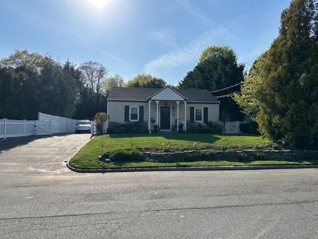 property at 5 Vale Dr