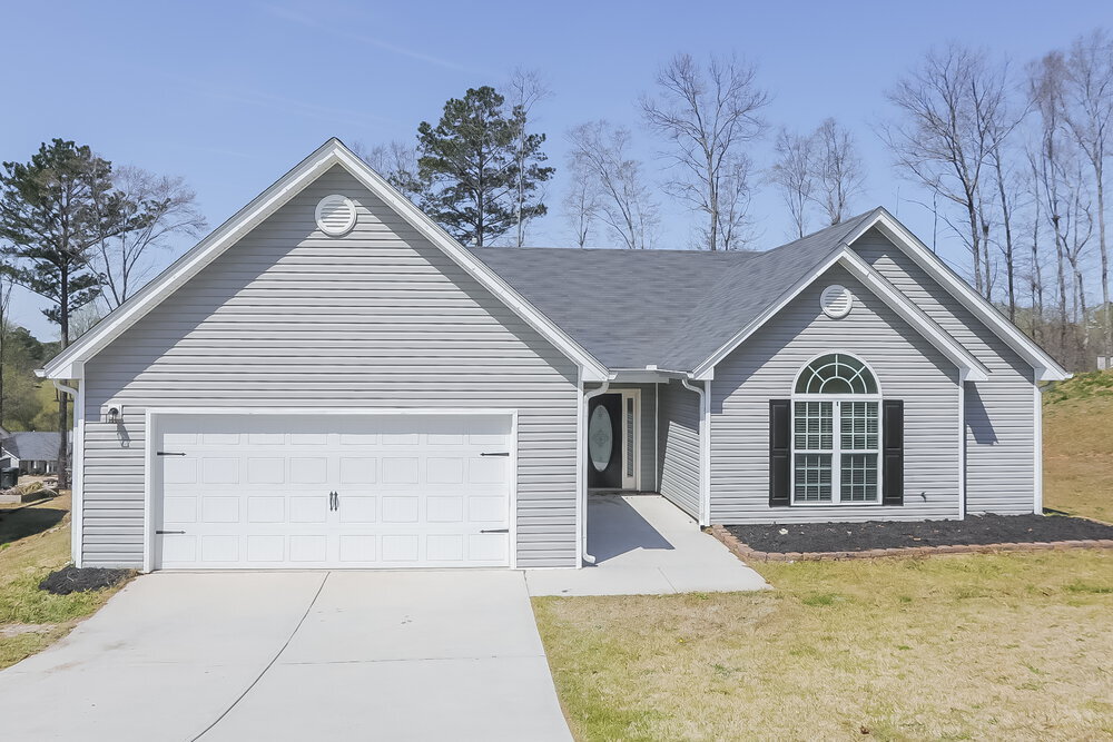 360 Embassy Dr in Winder, GA - Building Photo