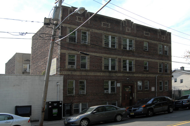 32-34 Dayton St in Newark, NJ - Building Photo - Building Photo