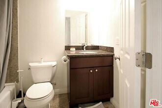 4848 Oakwood Ave in Los Angeles, CA - Building Photo - Building Photo