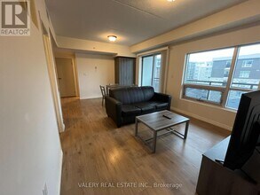 275 Larch St in Waterloo, ON - Building Photo - Building Photo