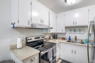 5001-5005 Shafter Ave in Oakland, CA - Foto de edificio - Building Photo