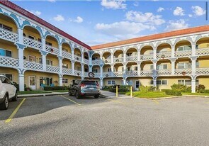 2404 Florentine Way in Clearwater, FL - Building Photo