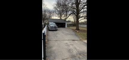 661 S Park Ave in Neenah, WI - Foto de edificio - Building Photo