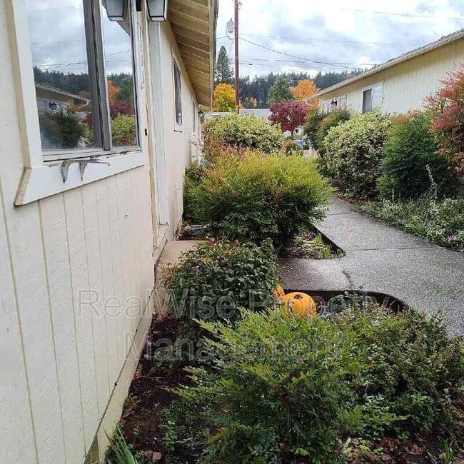 1415 Bebeau Ln in Sutherlin, OR - Building Photo - Building Photo