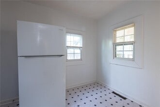 1801 Oakmont Dr NW in Atlanta, GA - Building Photo - Building Photo