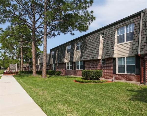 Village Square in Friendswood, TX - Foto de edificio - Building Photo