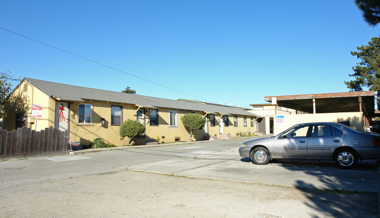 1115 E Laurel Dr in Salinas, CA - Building Photo