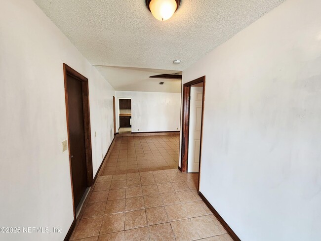 6019 Blank Dr in Jacksonville, FL - Foto de edificio - Building Photo