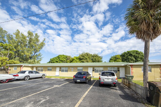 4008-4018 NW 5th Ave in Fort Lauderdale, FL - Building Photo - Building Photo