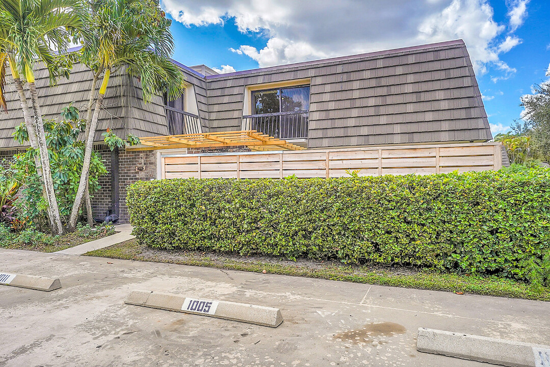 1005 10th Terrace in Palm Beach Gardens, FL - Building Photo